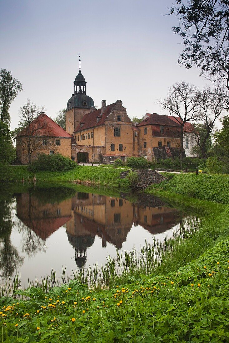 Latvia, Northeastern Latvia, Vidzeme Region, Gauja National Park, Straupe, Lielstraupe Castle, 14th century