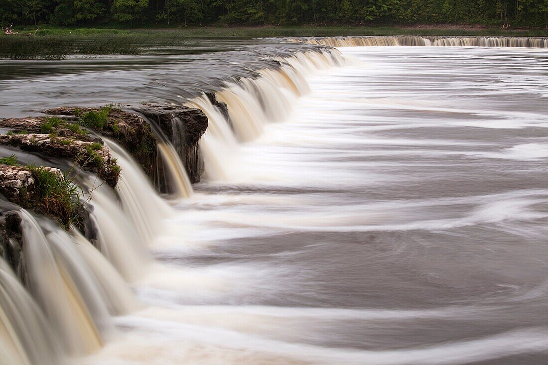 Latvia, Western Latvia, Kurzeme Region, Kuldiga, Ventas Rumba, Kuldiga Waterfall, widest waterfall in Europe, width 275 meters