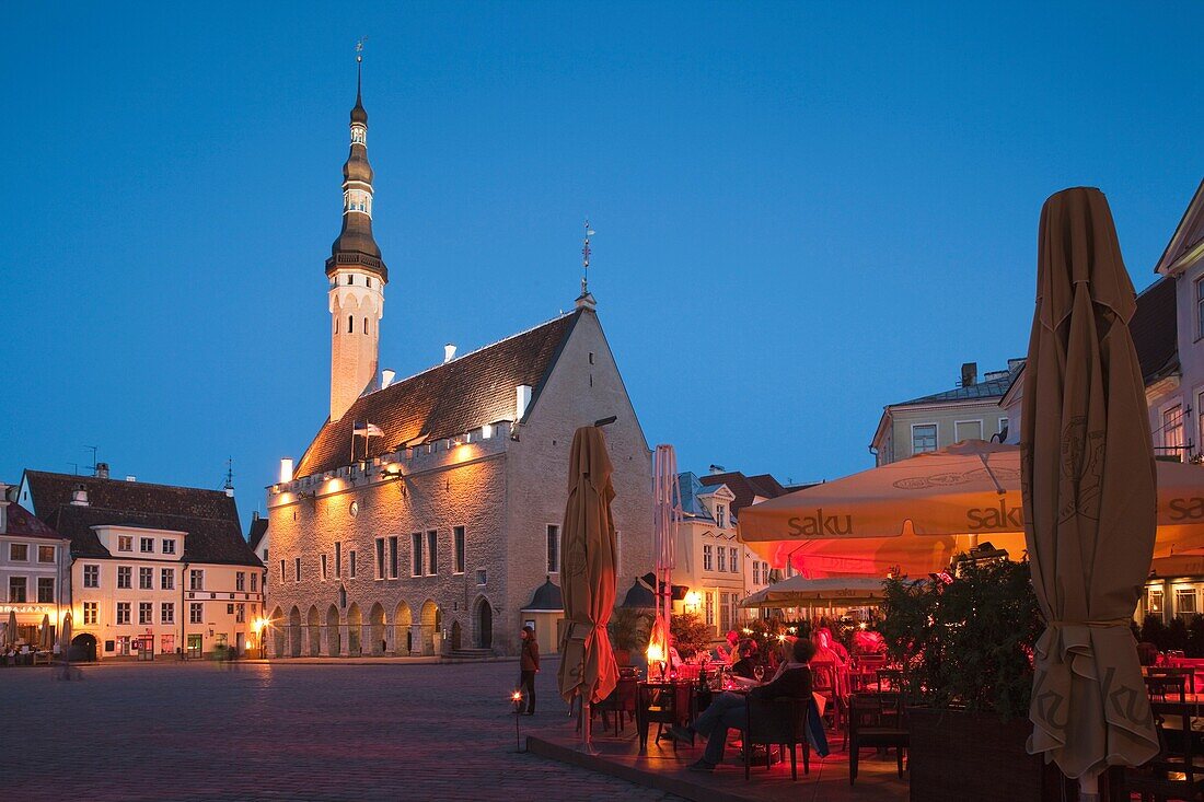 Estonia, Tallinn, Old Town, Raekoja plats, Town Hall Square, evening