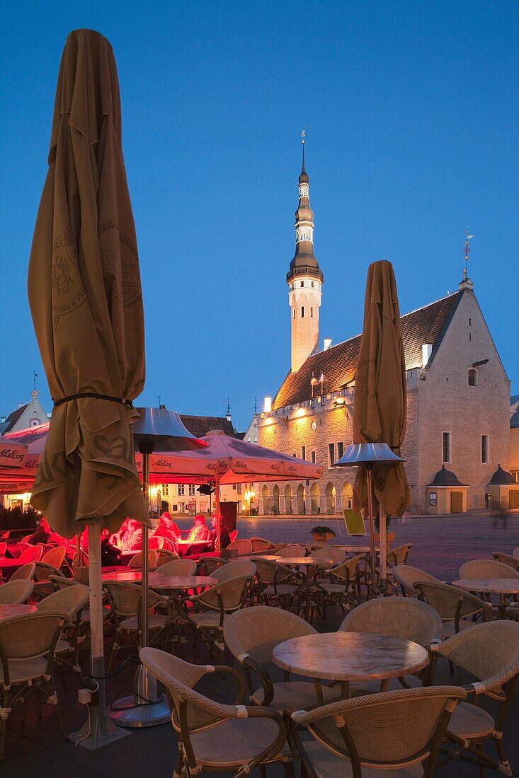 Estonia, Tallinn, Old Town, Raekoja plats, Town Hall Square, evening