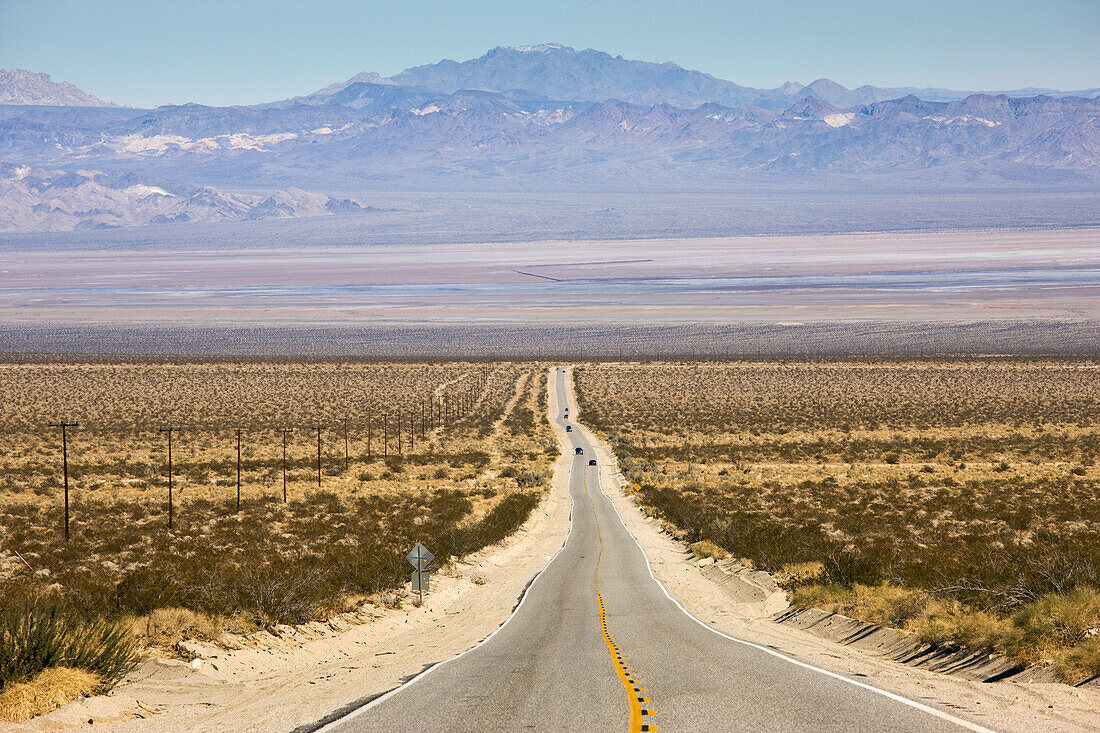 Amboy Road, Mojave Desert, California, USA