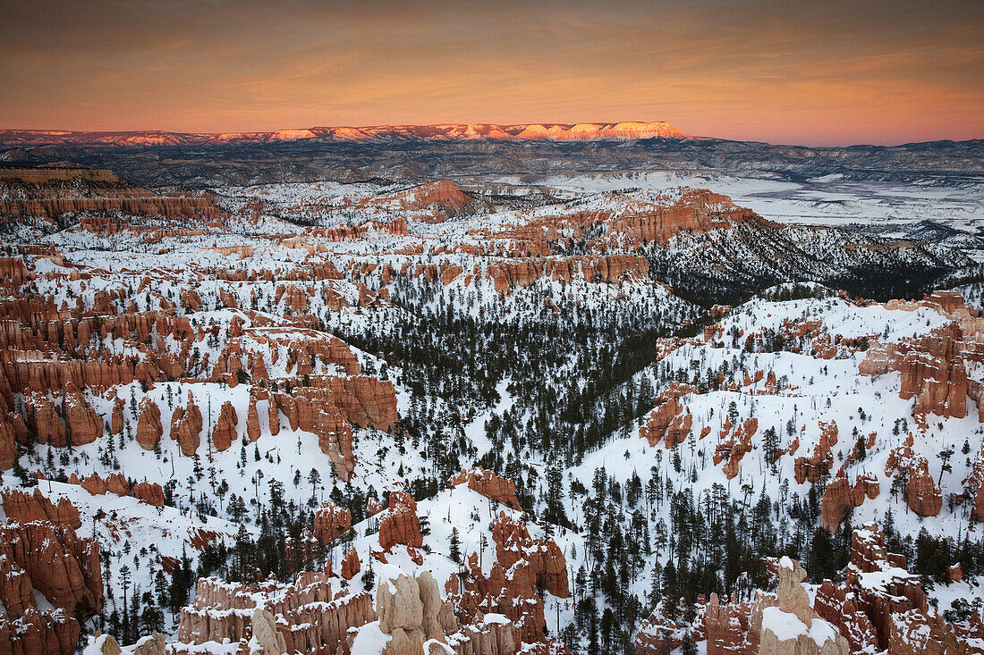 Bryce Amphitheater from Inspiration Point at dusk in winter, Bryce Canyon National Park, Utah, USA