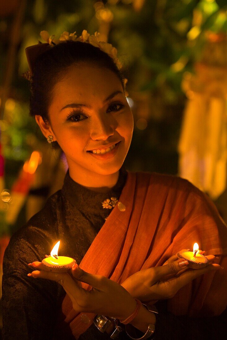 Thai woman, Ladawan Palace, Bangkok, Thailand