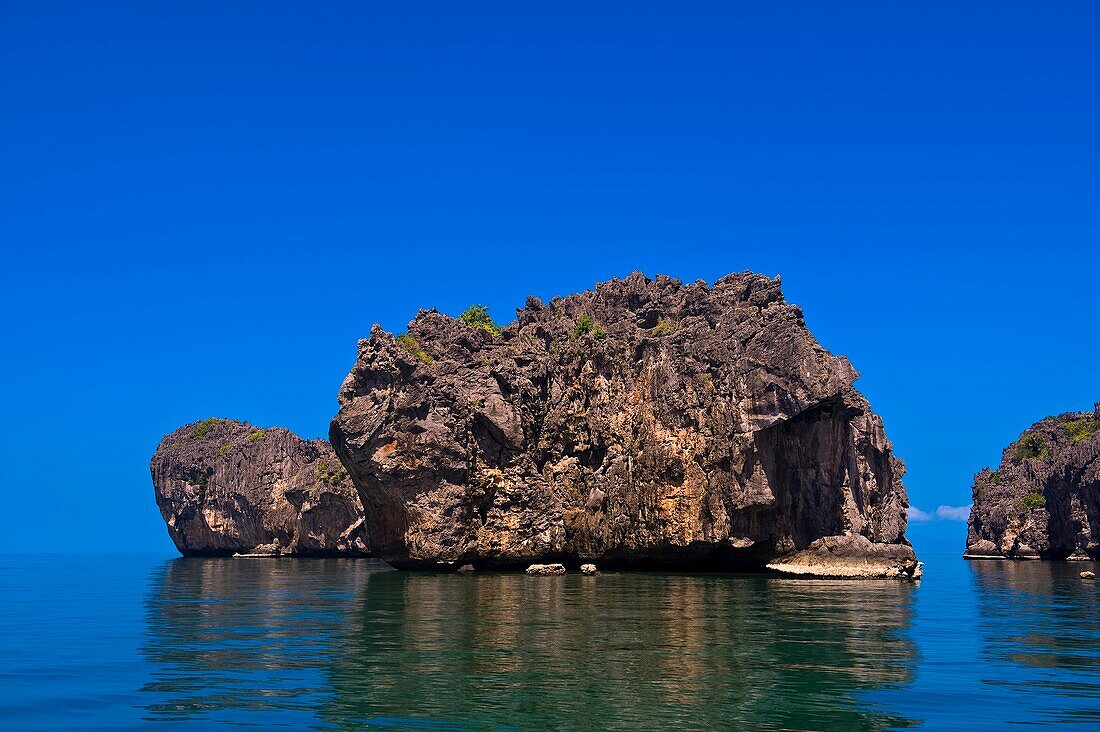 Angthong National Marine Park 42 limestone islands near Koh Samui island, Gulf of Thailand, Thailand