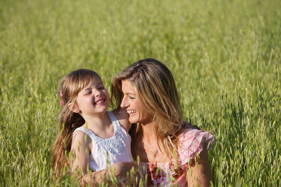 Blume, Feld, Frühling, Jugend, jung, Kaukasische Rasse, Kind, Kindheit, Mädchen, Weiblich