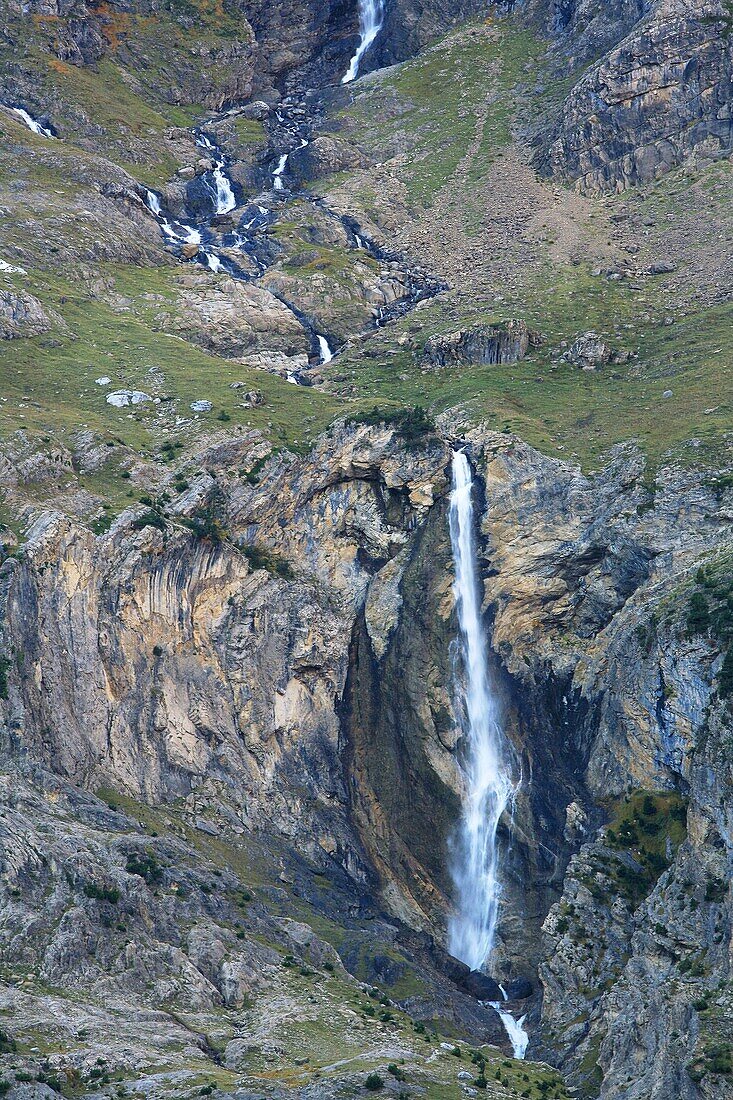 Cascada de Marmorés. Valle de pineta. Parque Nacional de Ordesa y Monte Perdido. Pirineos. Huesca. España.