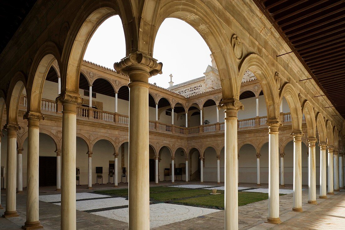 Asunción de Calatrava Convent, cloister, Almagro, Ciudad real province, Castilla la Mancha, Spain