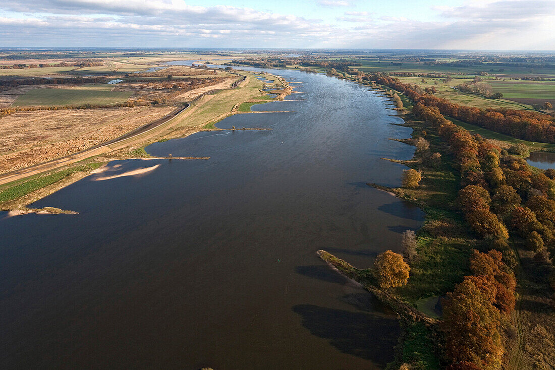 Aerial shot of River Elbe, near Schnackenburg, Gartow, Lower Saxony, Germany