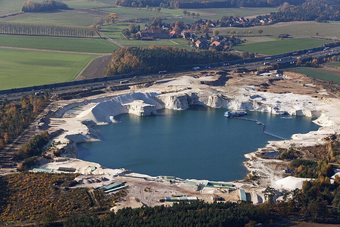 Luftbild, Quarzsandgrube bei Braunschweig an der Autobahn A2, Braunschweig, Niedersachsen, Deutschland