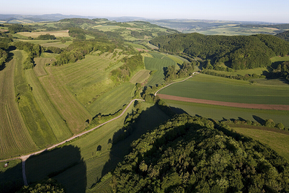 Luftbild, beschauliches Tal im Solling, Mittelgebirge des Weserberglandes, Niedersachsen, Deutschland