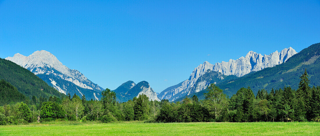 Panorama von Gesäusedurchbruch mit Blick auf Gesäuseberge, Gesäuse Nationalpark, Ennstal, Steiermark, Österreich