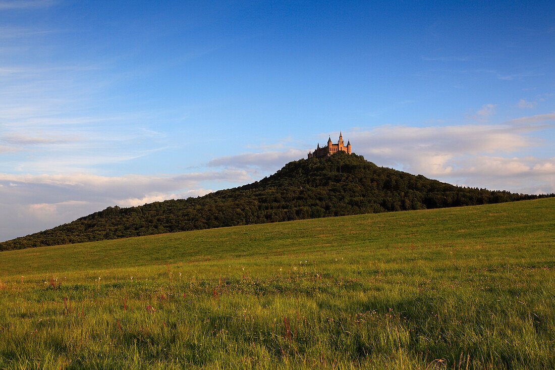 Burg Hohenzollern, Hechingen, Schwäbische Alb, Baden-Württemberg, Deutschland