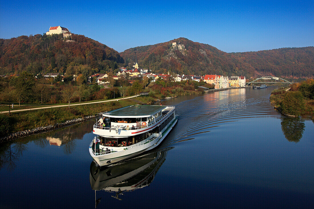 Excursion ship passing river Altmuehl, Riedenburg, Altmuehltal nature park, Bavaria, Germany