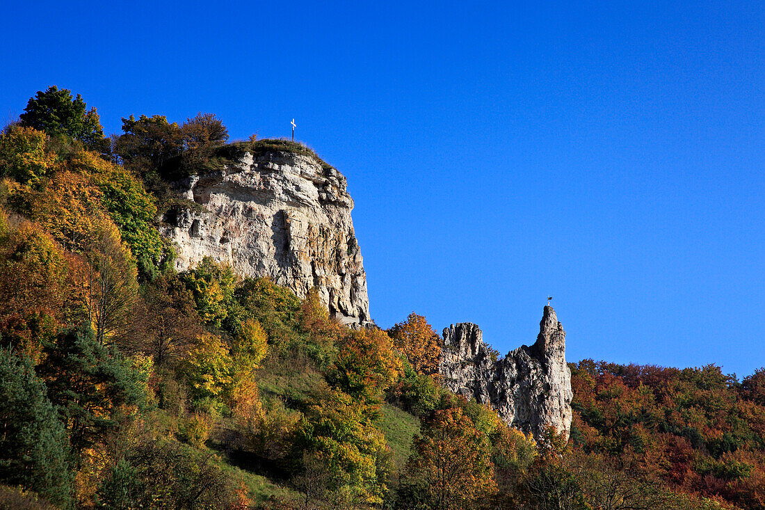 Burgfelsen der Flügelsburg, Riedenburg-Flügelsberg, Naturpark Altmühltal, Bayern, Deutschland