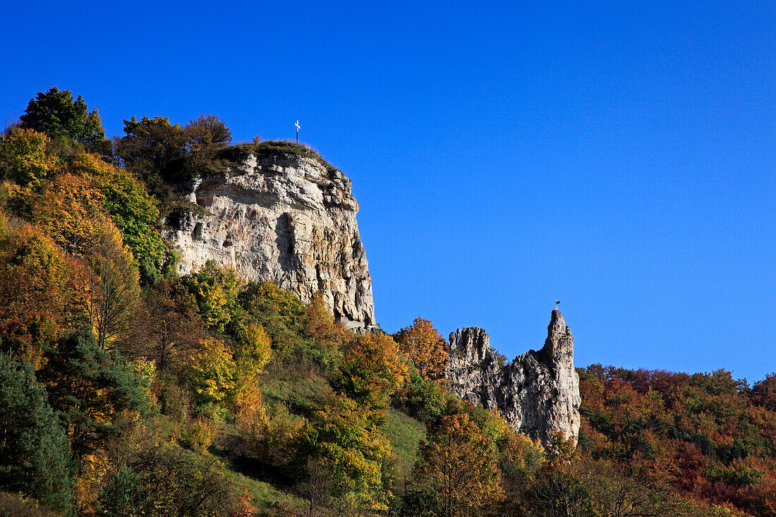 Castle rock of castle Fluegelsburg, Riedenburg-Fluegelsberg, Altmuehltal nature park, Bavaria, Germany