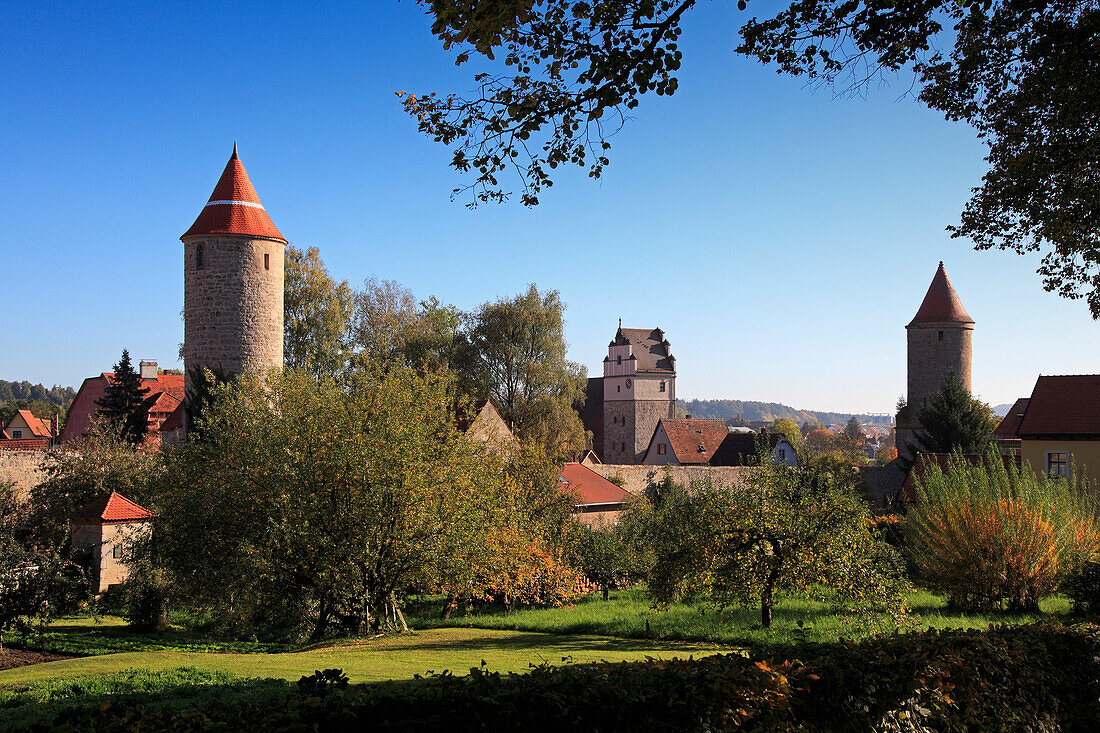 Town wall with towers, Noerdlingen Gate in background, Dinkelsbuehl, Franconia, Bavaria, Germany