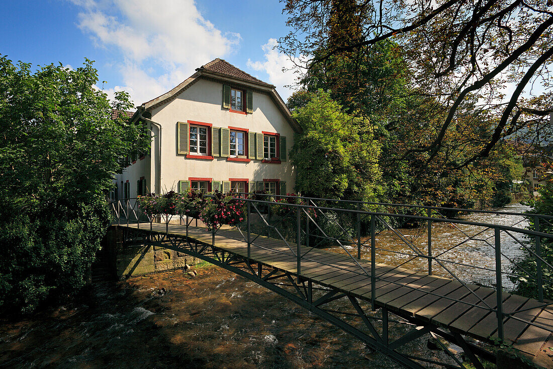 House and bridge over Neumagen rivulet, Staufen im Breisgau, Breisgau-Hochschwarzwald, Black Forest, Baden-Württemberg, Germany
