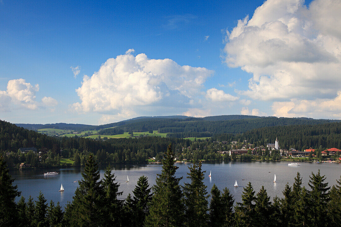 Sailboats on lake Titisee, Titisee-Neustadt, Black Forest, Baden-Wuerttemberg, Germany