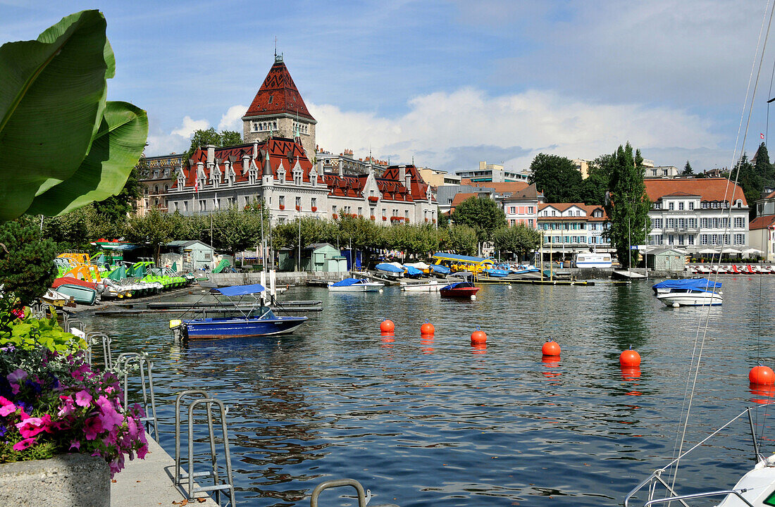 Ouchy harbour at Lake Geneva, Castle of Ouchy in background, Lausanne, Canton of Vaud, Switzerland