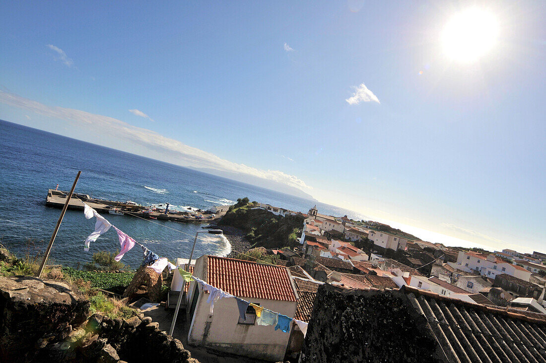 Blick auf Häuser des Dorfes Vila Nova, Insel Corvo, Azoren, Portugal, Europa
