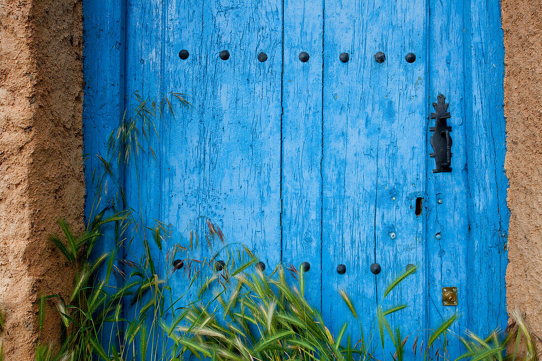 Alte blaue Tür, Castrillo de los Polvazares, Provinz Leon, Altkastilien, Castilla y Leon, Nordspanien, Spanien, Europa