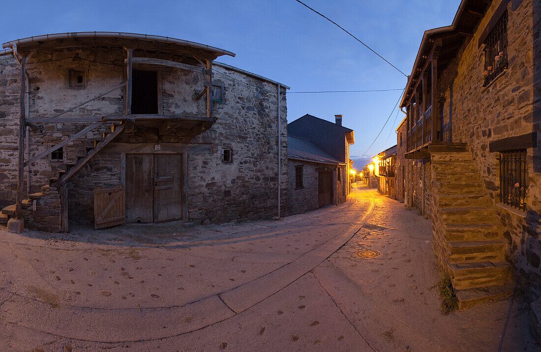 Häuser in dem Dorf Acebo am Abend, Provinz Leon, Altkastilien, Castilla y Leon, Nordspanien, Spanien, Europa