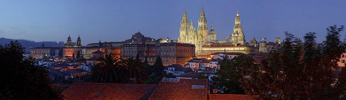 Illuminated cathedral in the evening, Santiago de Compostela, Province of La Coruna, Galicia, Northern Spain, Spain, Europe