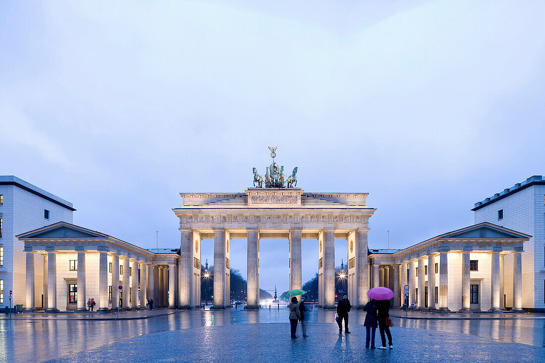 Berlin's landmark Brandenburg Gate, Pariser Platz, Berlin Center, Berlin, Germany, Europe