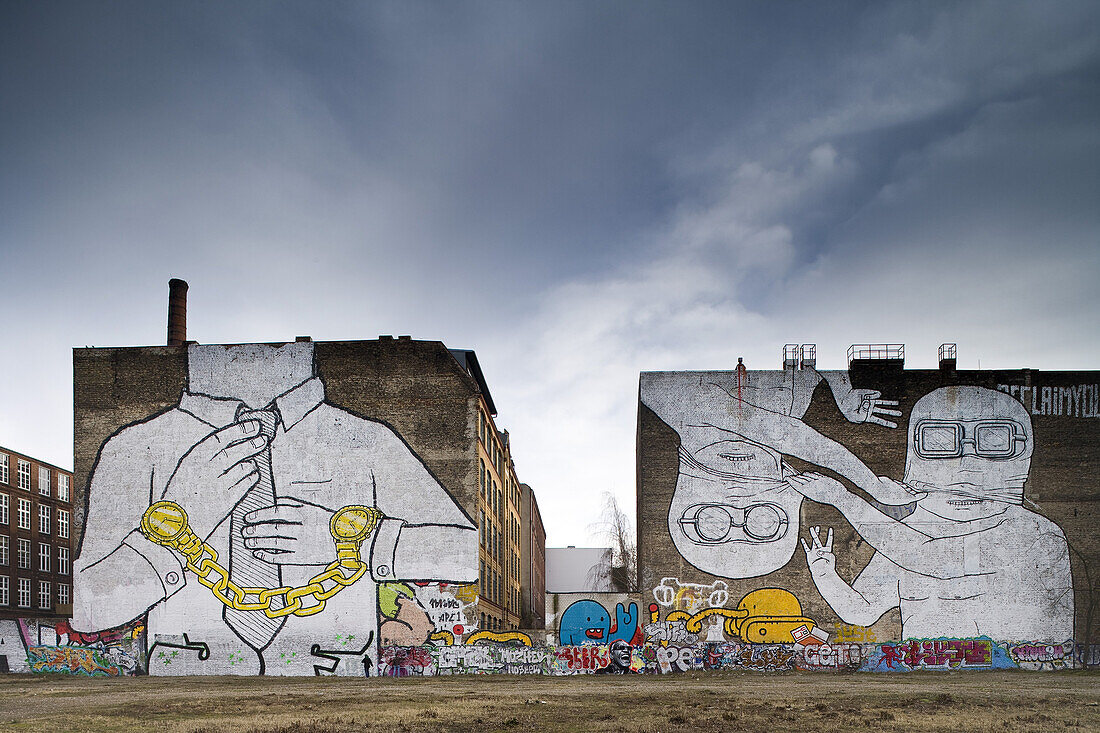 Wandmalereien an Gebäuden in der Cuvry Strasse, Berlin-Keuzberg, Berlin, Deutschland, Europa
