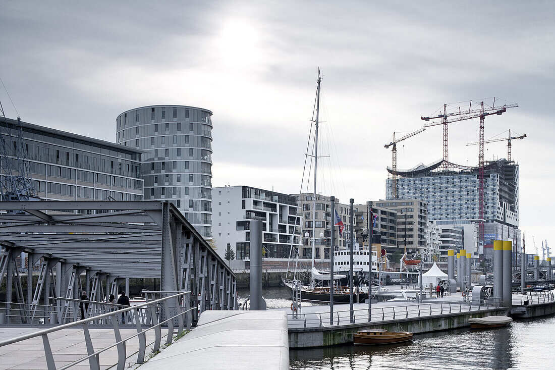 View from Magellan Terraces towards Kaiserkai, Sandtorhafen, harbour city, Hanseatic city of Hamburg, Germany, Europe