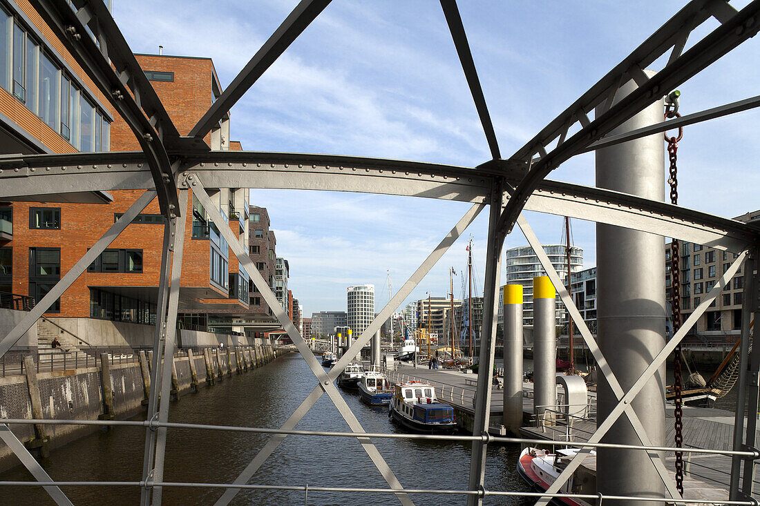 Blick auf Sandtorkai (li.) und Kaiserkai (re.), Sandtorhafen, Hafencity, Hansestadt Hamburg, Deutschland, Europa