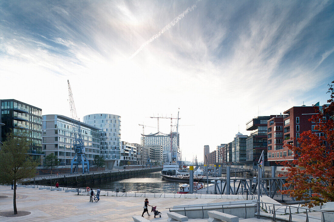 View from Magellan Terraces towards Sandtorkai (ri.) and Kaiserkai (le.), Sandtorhafen, harbour city, Hanseatic city of Hamburg, Germany, Europe