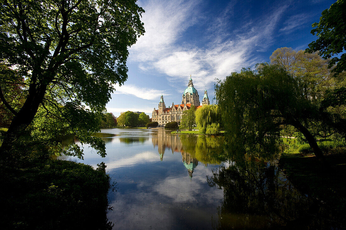 Blick auf den Maschsee und das Neue Rathaus, Maschpark, Architekt Hermann Eggert, Hannover, Niedersachsen, Deutschland, Europa