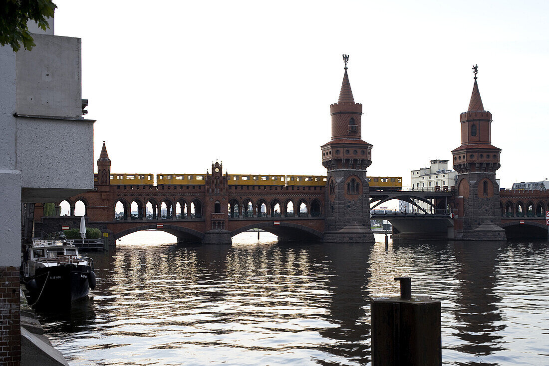 Oberbaumbrücke, former border crossing between East and West Berlin, between Kreuzberg and Friedrichshain, Berlin, Germany, Europe