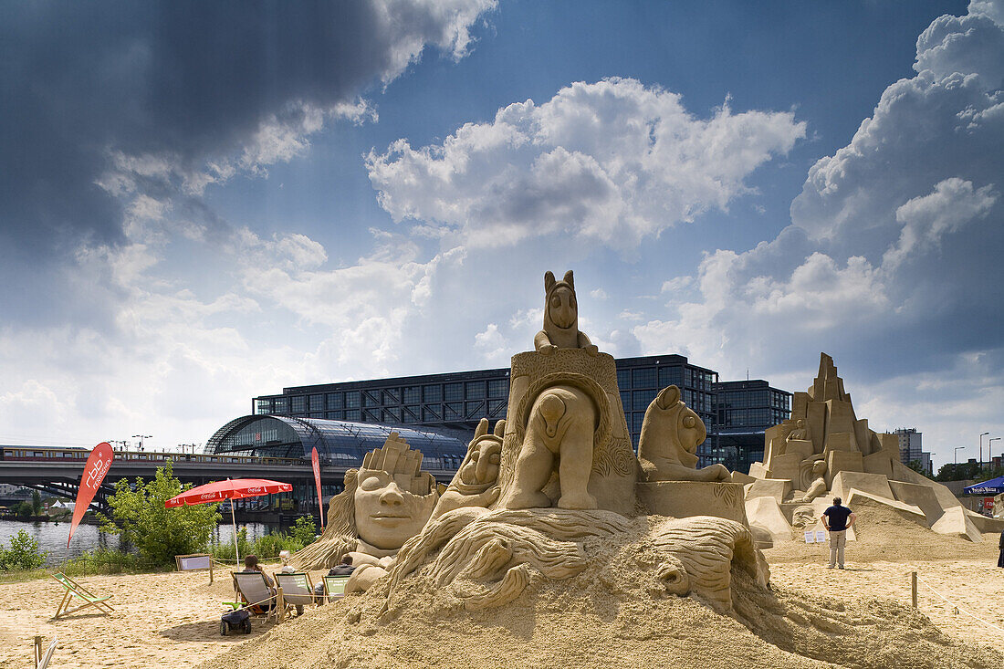 Internationales Sandskulpturen Festival in Berlin am Berliner Hauptbahnhof, Berlin, Deutschland, Europa