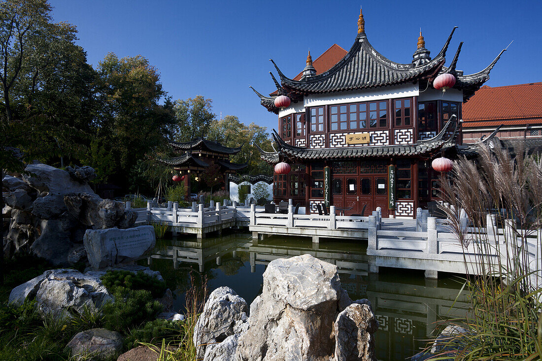Chinesisches Teehaus Yu Garden im Sonnenlicht, Hansestadt Hamburg, Deutschland, Europa