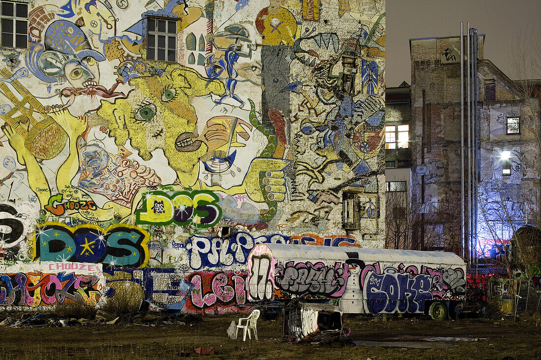 Kunst und Kulturzentrum Tacheles am Abend, Oranienburger Strasse, Berlin-Mitte, Berlin, Deutschland, Europa