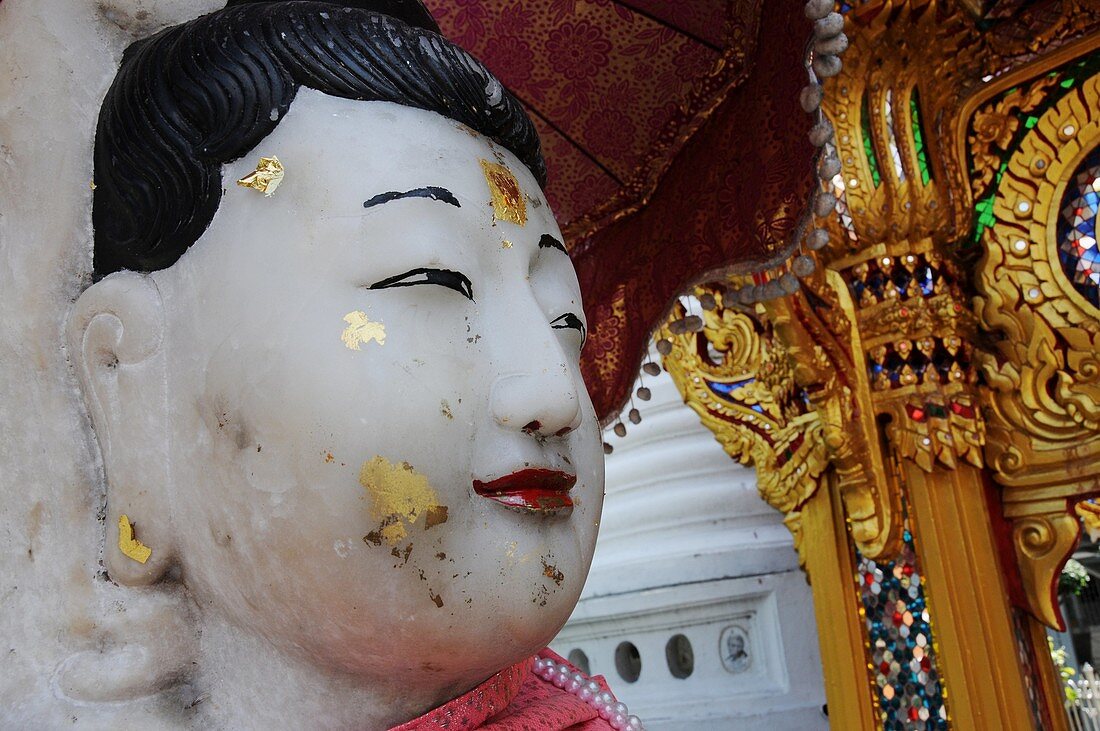 Marble Buddha in Wat Chana Somgkhram