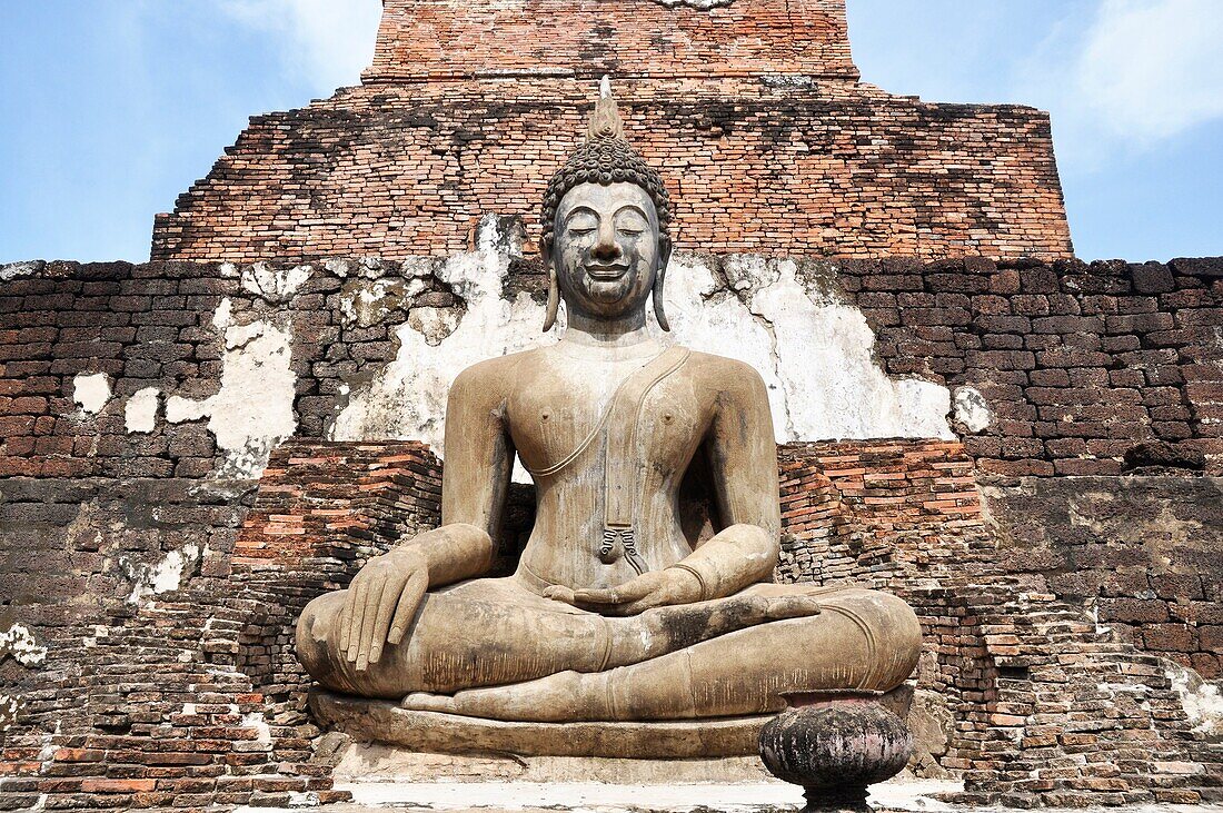 Sukhotai (Thailand): Buddha's statue at the Wat Mahathat