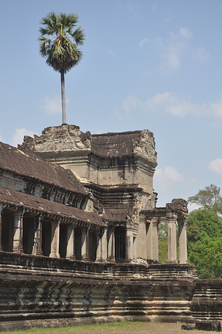 Angkor (Cambodia): one of the corner doors to the inner part of the Angkor Wat