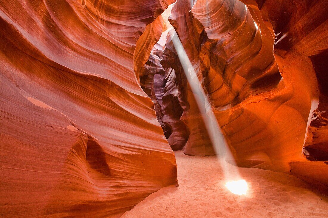 Antelope canyon, Arizona, Beam, Curves, Delicate, Desert, Landscape, Light, Nature, Navajo land, Page, Rock, Sandstone, Scenic, Southwest, Sunlight, United states of america, S19-1107323, agefotostock
