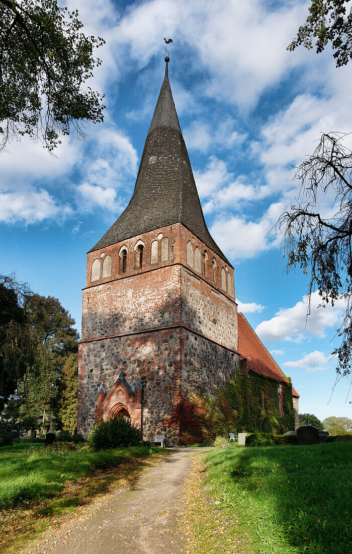 Kirche in Kittendorf, Mecklenburgische Schweiz, Mecklenburg-Vorpommern, Deutschland