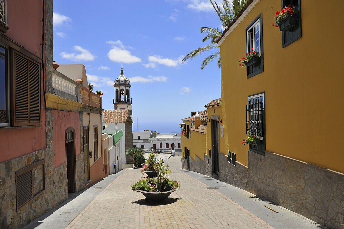 Straße an der Kirche in Granadilla de Abona, Süden, Teneriffa, Kanaren, Spanien