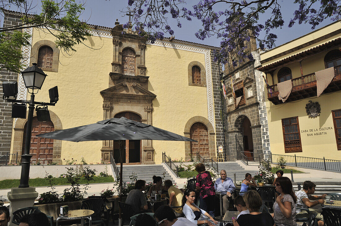 Café auf dem Platz vor dem Kloster San Agustin, La Orotava, Teneriffa, Kanaren, Spanien