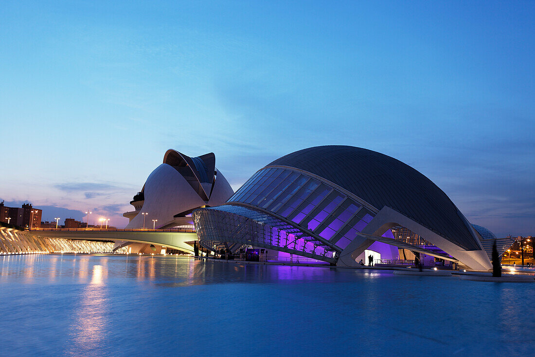 Hemisferic und Opernhaus Palau de les Arts Reina Sofia, Stadt der Künste und der Wissenschaften, Provinz Valencia, Valencia, Spanien