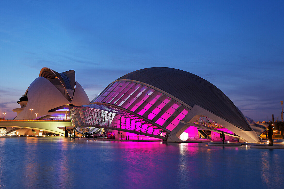 Hemisferic und Opernhaus Palau de les Arts Reina Sofia, Stadt der Künste und der Wissenschaften, Provinz Valencia, Valencia, Spanien
