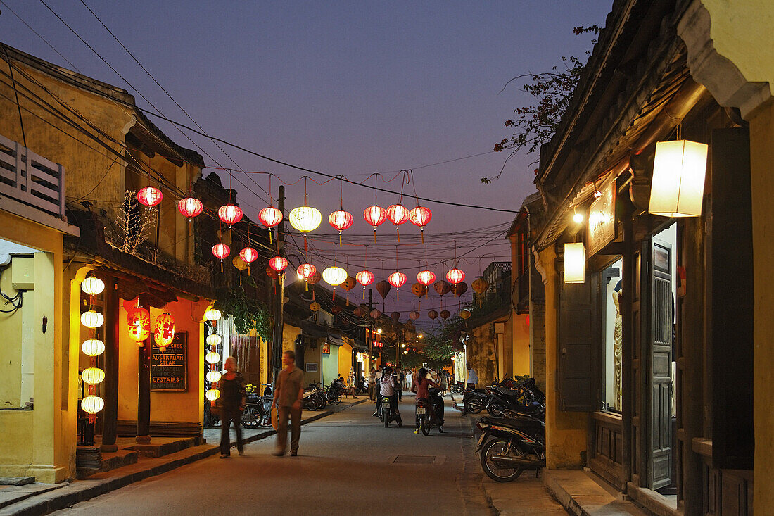 Street scenery in the evening, Hoi An, Annam, Vietnam