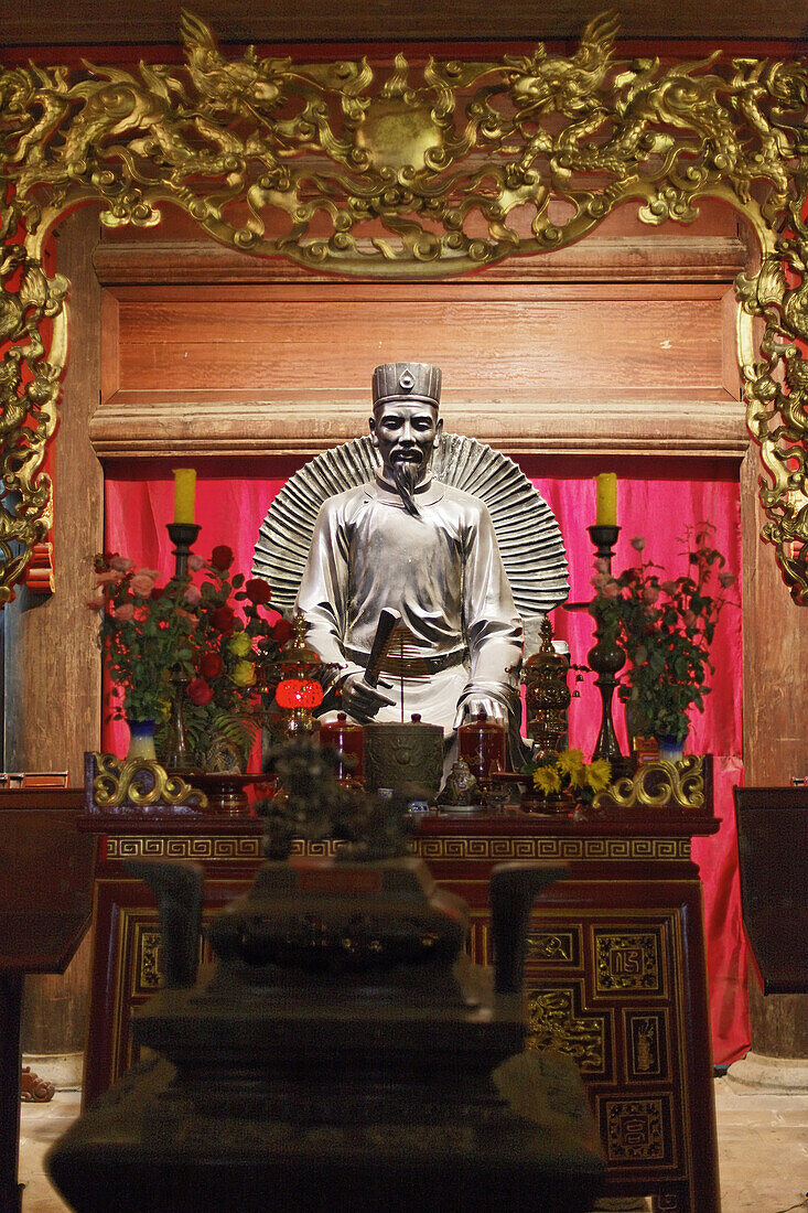 Confucius statue, Temple of Literature (Van Mieu), Hanoi, Bac Bo, Vietnam