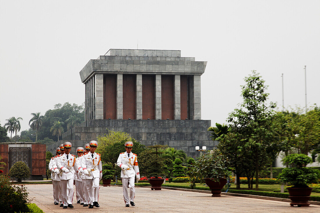 Changing of the guard, Ho Chi Minh Mausoleum, Hanoi, Bac Bo, Vietnam