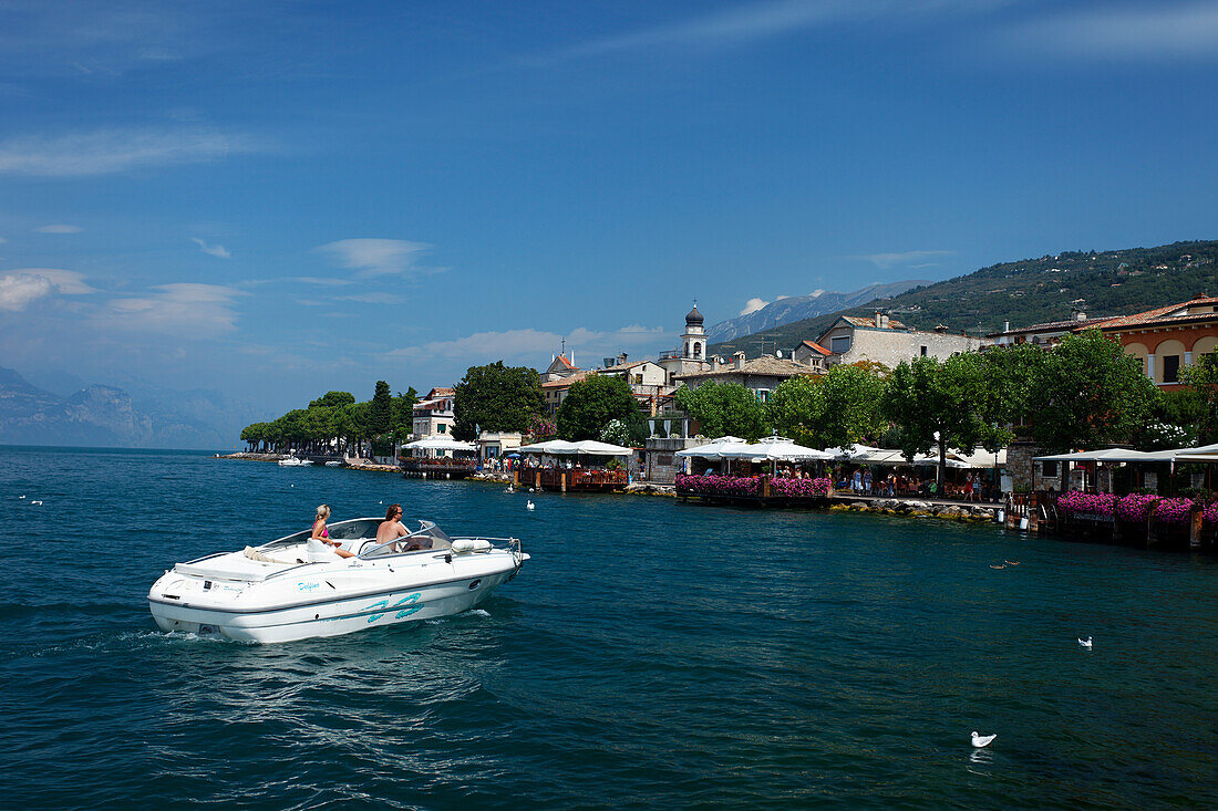 Couple, boat, Torri del Benaco, Lake Garda, Veneto, Italy